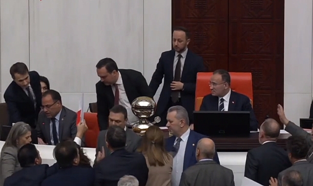 SUİÇMEZ TBMM'İNDE MİKROFONU KAPATTI!