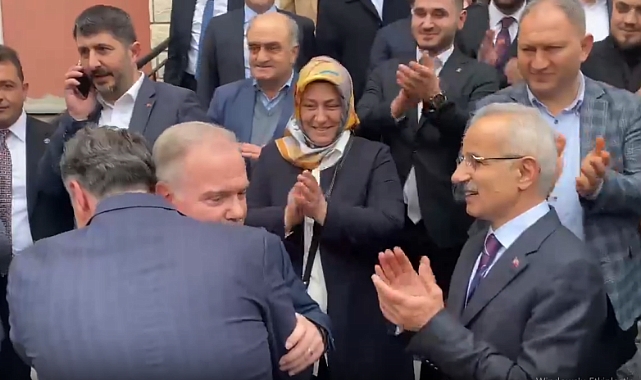 ÜSTÜN İLE AZİZOĞLU'NU BAKAN BULUŞTURDU “KUCAKLAŞTIĞINIZI GÖREYİM”