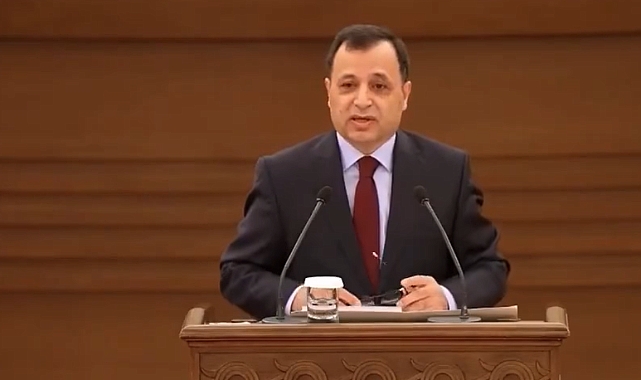 ZÜHTÜ ARSLAN: ANAYASAYI BAĞLAYICI OLARAK YORUMLAMA YETKİSİ AYM'YE AİT