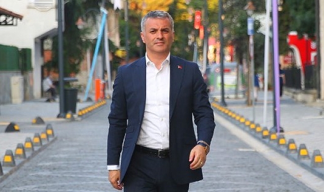 AK PARTİ MİLLETVEKİLİ KARAİSMAİLOĞLU, BAŞKAN BIYIK'IN REKLAM AFİŞLERİNİ KALDIRTTI