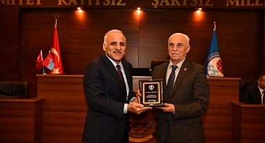 BÜYÜKŞEHİR BELEDİYE MECLİSİNDEN DUYGUSAL VEDA