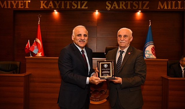 BÜYÜKŞEHİR BELEDİYE MECLİSİNDEN DUYGUSAL VEDA