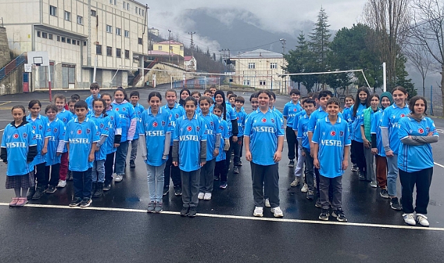 COŞKUN ÖZTÜRK' DENAKPINAR İLKÖĞRETİM OKULU ÖĞRENCİLERİNE FORMA…