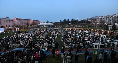 GENÇ, İFTARDA GENÇLERLE BULUŞTU 