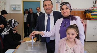 İYİ PARTİLİ MUHAMMET ERKAN EŞİYLE BİRLİKTE  KULLANDI