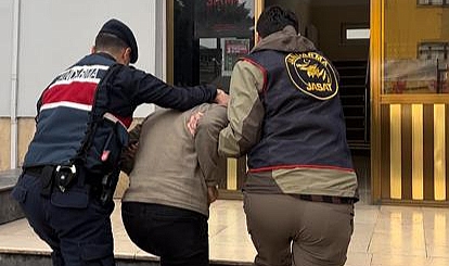 TRABZON'DA İKİNCİ KATTAN ATLAYARAK KAÇMAYA ÇALIŞTI! JASAT TİMLERİNE YAKALANDI