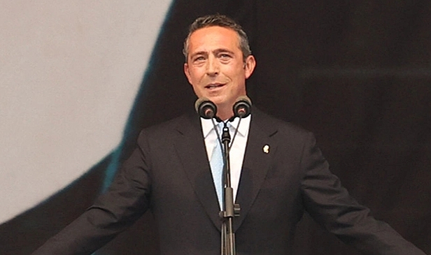 ALİ KOÇ YAN ÇİZDİ: FENERBAHÇE LİGDEN ÇEKİLMİYOR