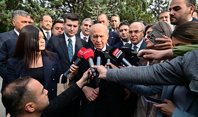 BAHÇELİ'DEN MERAL AKŞENER'E: PARTİNİN BAŞINDA DEVAM ETMELİ