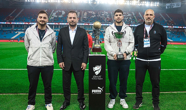 BAŞKAN DOĞAN MAÇ ÖNCESİ ŞAMPİYONA PLAKET VERDİ!