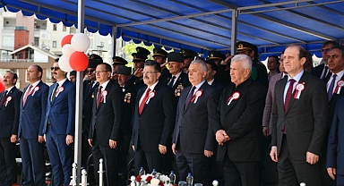 BAŞKAN GENÇ TRABZON’DA DÜZENLENEN 23 NİSAN KUTLAMA PROGRAMINA KATILDI