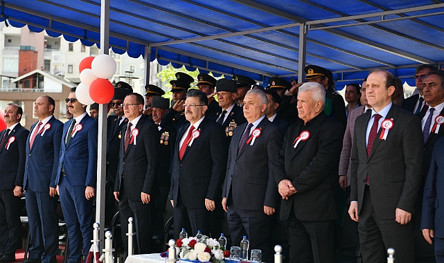 BAŞKAN GENÇ TRABZON’DA DÜZENLENEN 23 NİSAN KUTLAMA PROGRAMINA KATILDI