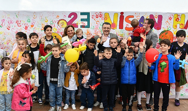 BÜYÜKŞEHİR'İN 23 NİSAN ETKİNLİĞİNE YOĞUN İLGİ