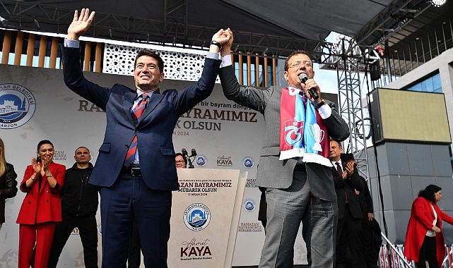 EKREM İMAMOĞLU ORTAHİSAR BELEDİYESİ ÖNÜNDE HALKA HİTAP ETTİ