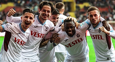 EVİNDE KUZU, DIŞARDA KURT