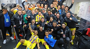 SÜPER LİG'E ÇIKAN İLK TAKIM EYÜPSPOR OLDU