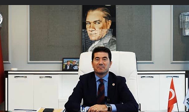 HALUK BATMAZ'DAN MUMCU'YA YANIT: KENDİ GENEL BAŞKANIMIZIN FOTOĞRAFINI DA ASMADIK