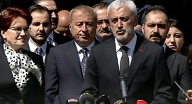 İYİ PARTİ'DEN YSK ÖNÜNDE AÇIKLAMA