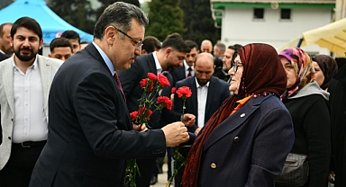 ŞEHİTLER MEZARLARI BAŞINDA ANILDI