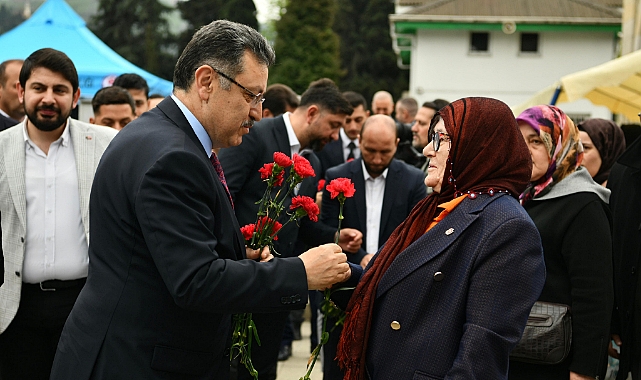 ŞEHİTLER MEZARLARI BAŞINDA ANILDI