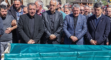 TRABZONSPOR'UN GENÇ OYUNCUSU MİRKAN KURT SON YOLCULUĞUNA UĞURLANDI