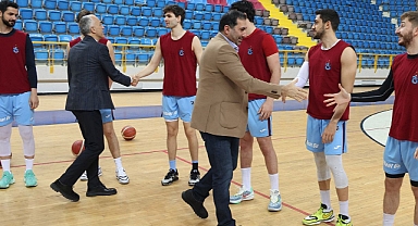 TRABZONSPOR YÖNETİM KURULU BASKETBOL A TAKIMINI ZİYARET ETTİ