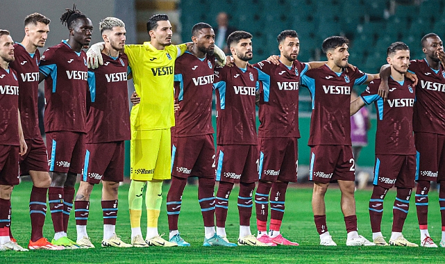 TRABZONSPORLU FUTBOLCULARDAN BAŞLAMA DÜDÜĞÜ SONRASI PROTESTO!