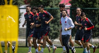 A MİLLİLER TOPBAŞI YAPTI