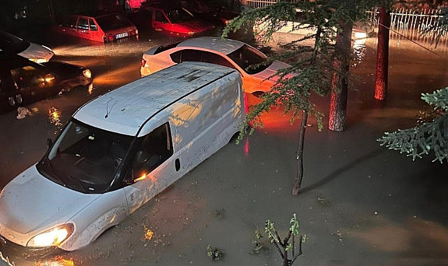ANKARA'YI SAĞANAK VURDU: YAĞIŞ 70 KİLOGRAMA ULAŞTI