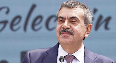 BAKAN TEKİN'DEN MÜFREDAT ELEŞTİRİLERİNE YANIT: OKUYARAK ELEŞTİRSİNLER