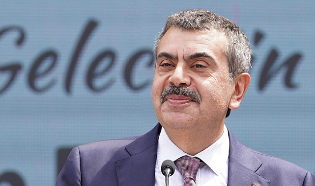 BAKAN TEKİN'DEN MÜFREDAT ELEŞTİRİLERİNE YANIT: OKUYARAK ELEŞTİRSİNLER