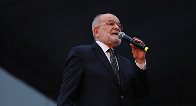 KARAMOLLAOĞLU GENEL BAŞKANLIĞI BIRAKACAĞINI AÇIKLADI 