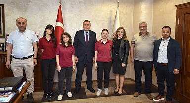 LİSE ÖĞRENCİLERİ PROJELERİYLE TÜRKİYE FİNALİNE KALDI