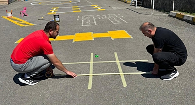 AKÇAABAT’TAKİ İLKOKULLARDA GELENEKSEL ÇOCUK OYUN ALANLARI OLUŞTURULUYOR