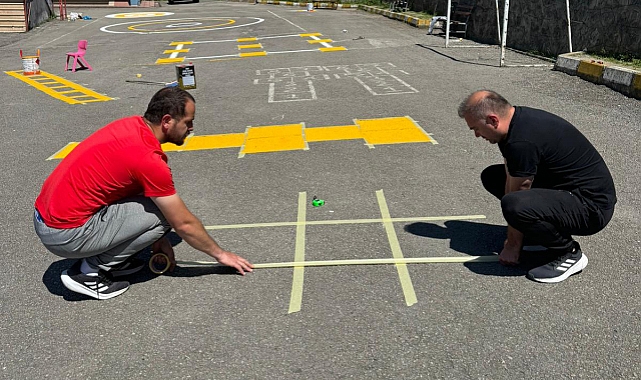 AKÇAABAT’TAKİ İLKOKULLARDA GELENEKSEL ÇOCUK OYUN ALANLARI OLUŞTURULUYOR