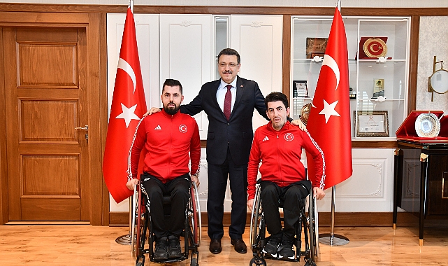 BAŞKAN GENÇ ŞAMPİYONLARI AĞIRLADI