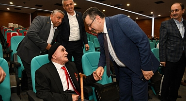 BAŞKAN GENÇ: ŞEHİTLERİMİZ VE GAZİLERİMİZ SAYESİNDE AYAKTAYIZ!