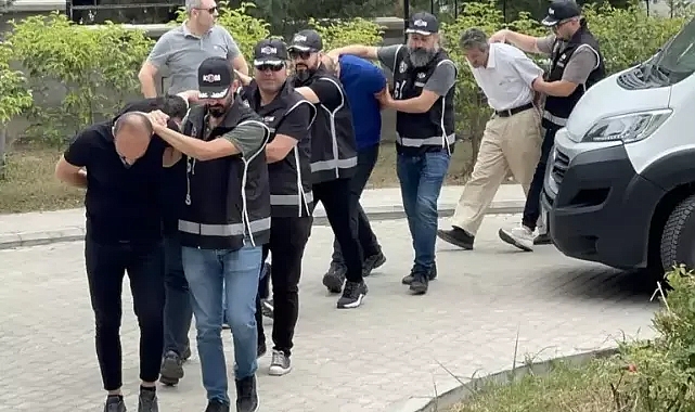 BUNU DA GÖRDÜK! ÖLÜLERİ SOYUYORLAR