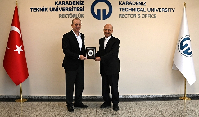 ESKİ BAKAN BAYRAKTAR'DAN REKTÖR ÇUVALCI'YA ZİYARET