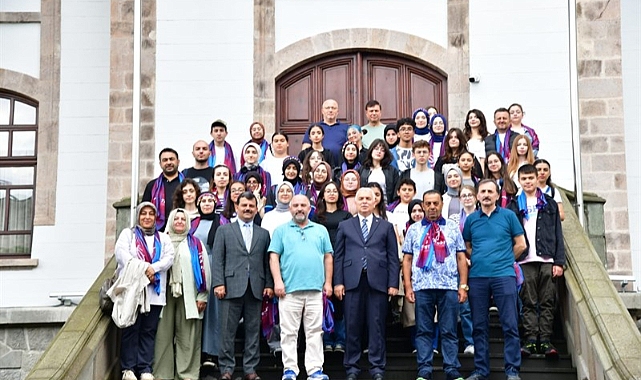 GEBZELİ ÖĞRENCİLERDEN VALİ YILDIRIM'A ZİYARET