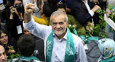 İRAN'DA CUMHURBAŞKANLIĞI SEÇİMİ: İLK VERİLERE GÖRE PEZEŞKİYAN ÖNDE 