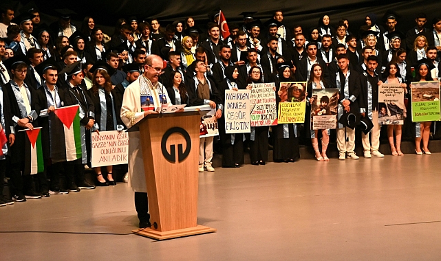 KTÜ'DE MEZUNİYET COŞKUSU... FİLİSTİN'İ UNUTMADILAR...