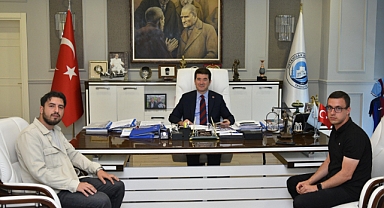 ÖĞRENCİLERDEN, ‘PATİLİ DOST SAHİPLENME HAREKETİ’NE DESTEK...