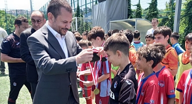 ÖZKAN SÜMER FUTBOL AKADEMİSİ FUTBOL ŞENLİĞİ İSTANBUL’DA GERÇEKLEŞTİRİLDİ