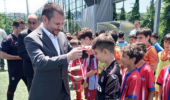 ÖZKAN SÜMER FUTBOL AKADEMİSİ FUTBOL ŞENLİĞİ İSTANBUL’DA GERÇEKLEŞTİRİLDİ