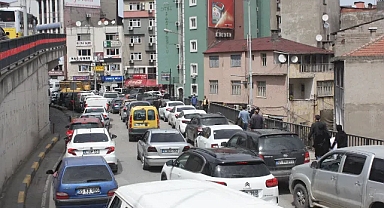TRABZON'DA TRAFİK FELÇ... ÇİLE BÜLBÜLÜM ÇİLE...