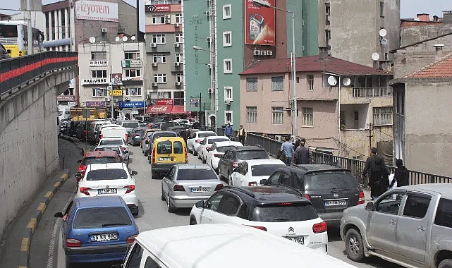 TRABZON'DA TRAFİK FELÇ... ÇİLE BÜLBÜLÜM ÇİLE...