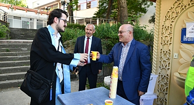 ÜNİVERSİTE ÖĞRENCİLERİNE ÇORBA İKRAM EDİLDİ