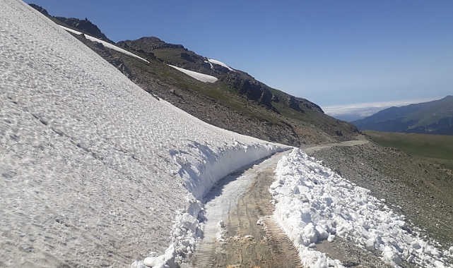 YAYLA YOLLARI GÜVENLİ HALE GETİRİLİYOR
