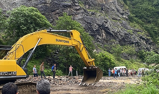 ARAKLI'DA SAĞANAK YAĞIŞ HEYELANA NEDEN OLDU