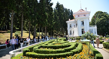 ATATÜRK'ÜN SEVDİĞİ ŞARKILAR KÖŞK'TE SESLENDİRİLDİ